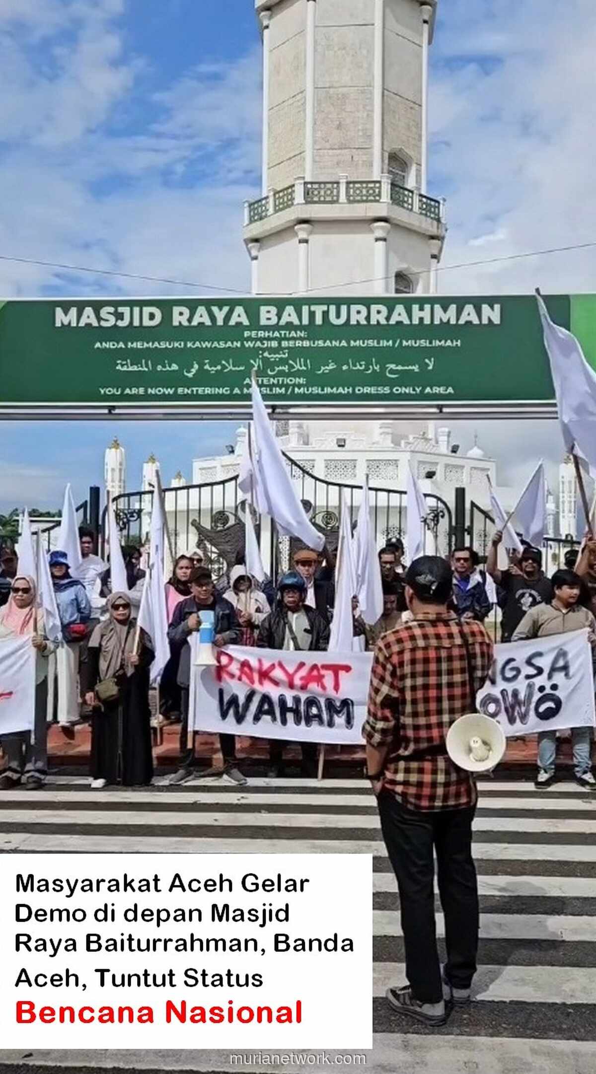 Bendera Putih Berkibar di Baiturrahman, Desak Darurat Nasional untuk Bencana Sumatera