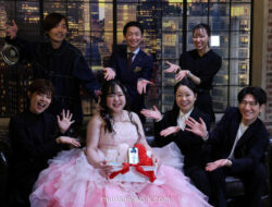 Di Balik Buket Bunga, Sebuah Ponsel dan Cinta yang Tak Biasa