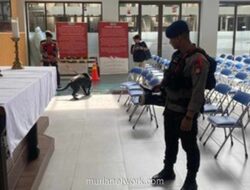 Brimob dan Anjing Pelacak Sterilkan Katedral Jakarta Jelang Natal