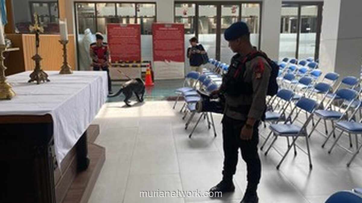 Brimob dan Anjing Pelacak Sterilkan Katedral Jakarta Jelang Natal