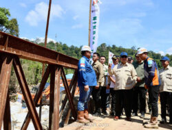 Prabowo Tinjau Jembatan Darurat dan Posko Kesehatan di Tapsel