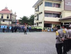 Baju Warga Berbaris di Apel Gabungan Polres Tanjung Priok