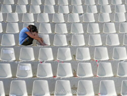 Ketinggalan di Usia Dua Puluhan: Mengapa Perjalananmu Tak Perlu Dibandingkan