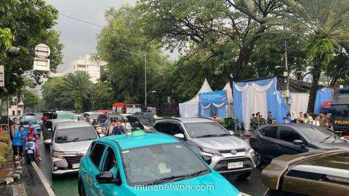 Natal di Katedral Jakarta: Lalu Lintas Ramai Lancar, Jemaat Tertib Dijaga Polisi