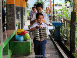 Makan Bergizi Gratis di Bogor: Bukan Sekadar Isi Perut, Tapi Juga Bekal Pulang ke Rumah