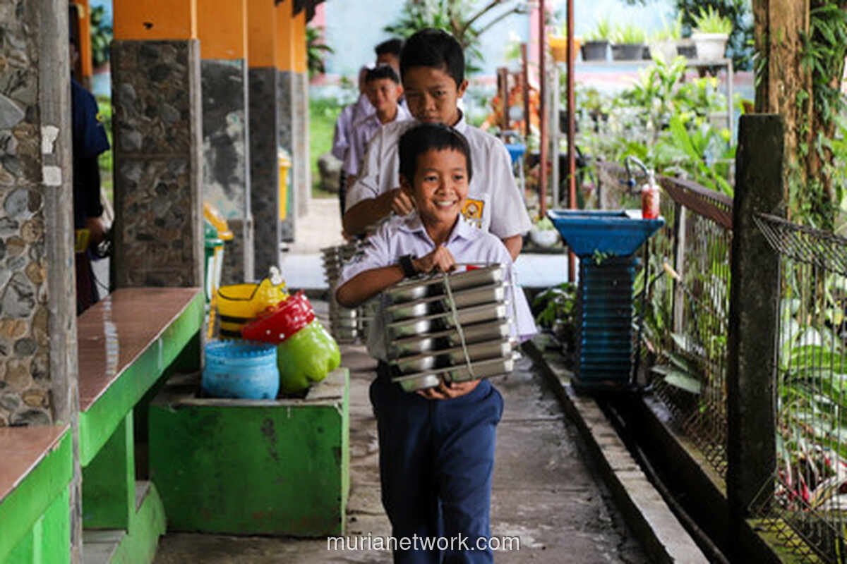 Makan Bergizi Gratis di Bogor: Bukan Sekadar Isi Perut, Tapi Juga Bekal Pulang ke Rumah