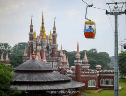 TMII Ganti Kembang Api dengan Ribuan Lilin untuk Sambut 2026