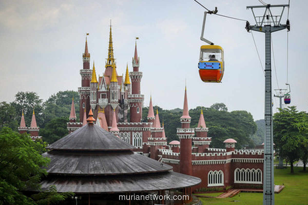 TMII Ganti Kembang Api dengan Ribuan Lilin untuk Sambut 2026