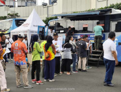 Antrean Pajak Kendaraan Menyapa Pagi di Tengah Keramaian CFD