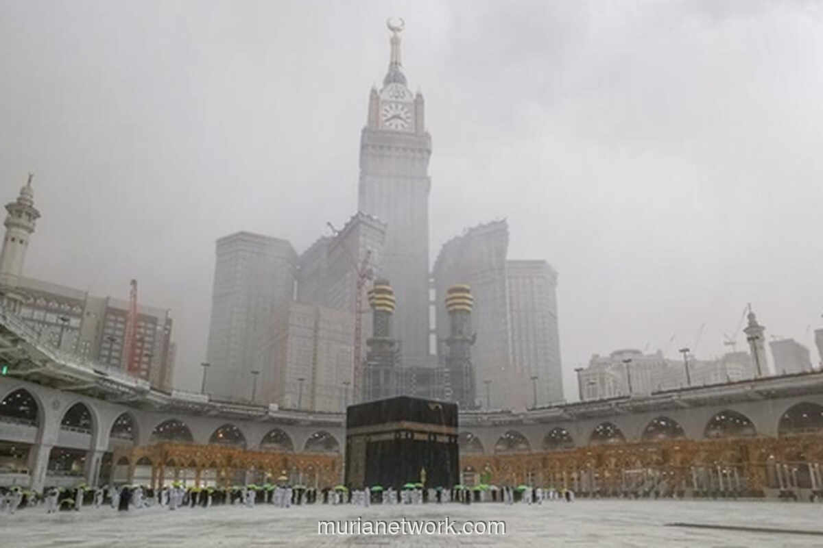 Arab Saudi Diguyur Hujan Deras, Banjir dan Badai Ancam Sejumlah Kota