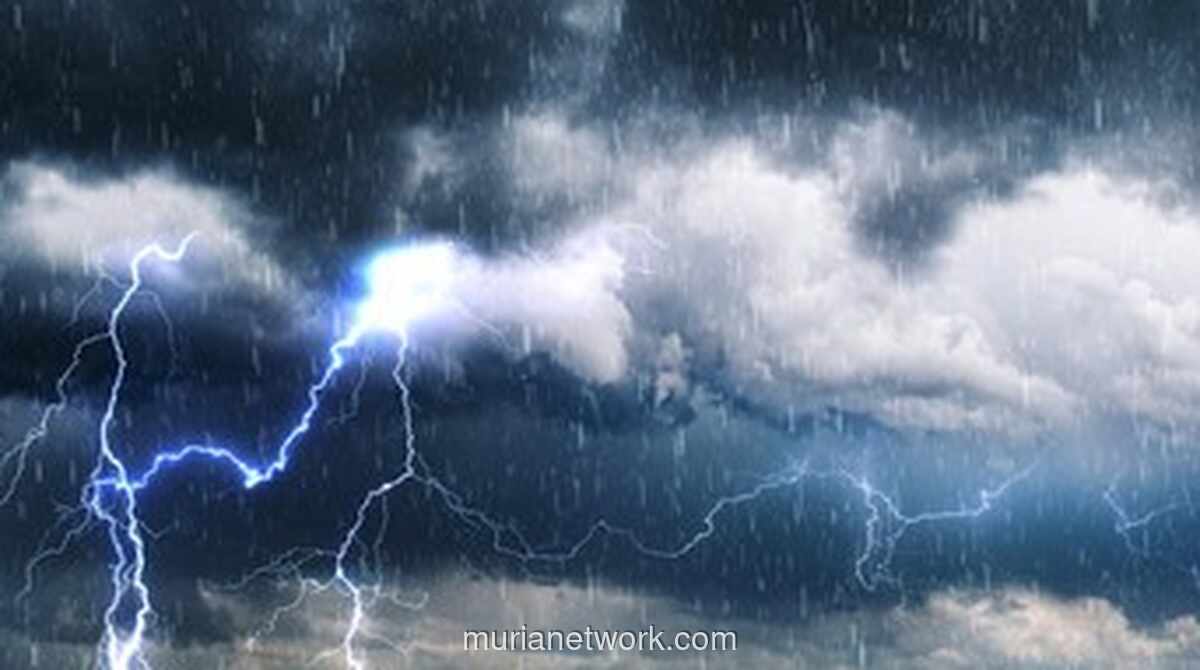 Angin Kencang dan Hujan Deras Rusakkan Belasan Rumah di Desa Sirnagalih