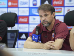 Souza Tutup Mulut, Wasit Jadi Sorotan Usai Persija Tumbang di Padang