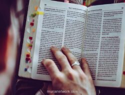 Mimpi Membaca Buku: Isyarat Bawah Sadar atau Alarm untuk Belajar?