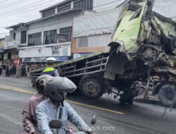 Rem Blong di Simpang Kertek, Truk Tronton 38 Ton Hancurkan Bangunan dan Lukai Lima Warga
