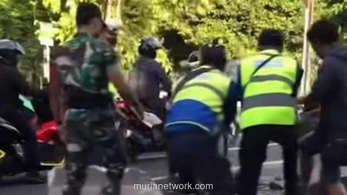 Separator Busway Hancur Dihantam Truk Boks di Jatinegara