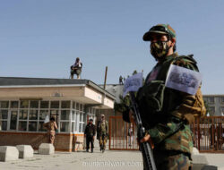 Taliban Tembak Mati Pembunuh Hamil di Hadapan Publik