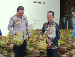 Bupati Sintang Turun Langsung Pantau Stok Sembako Jelang Nataru
