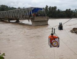 Kabel Baja dan Rakit Ban: Kisah Warga Bireuen Bertahan Usai Jembatan Putus