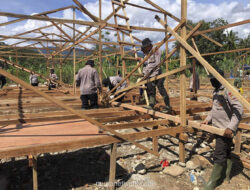 Hijau dan Cokelat Beradu Palu, Hunian Darurat Tumbuh di Sisa Banjir Sumbar