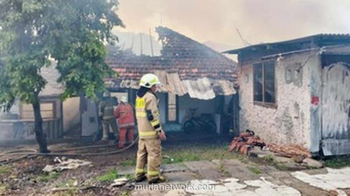 Si Jago Merah Melalap Rumah di Daan Mogot, 65 Personel Damkar Dikerahkan
