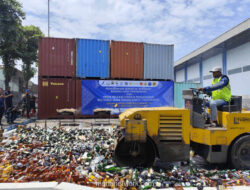 Gunungan Rokok Ilegal Rp35 Miliar Ludes Dibakar Bea Cukai Jateng