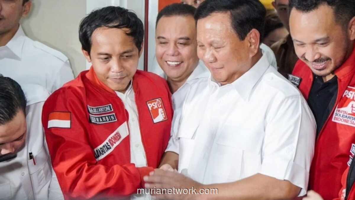 Desakan Mencopot Menhut Bergema Usai Banjir Bandang Melanda Sumatra