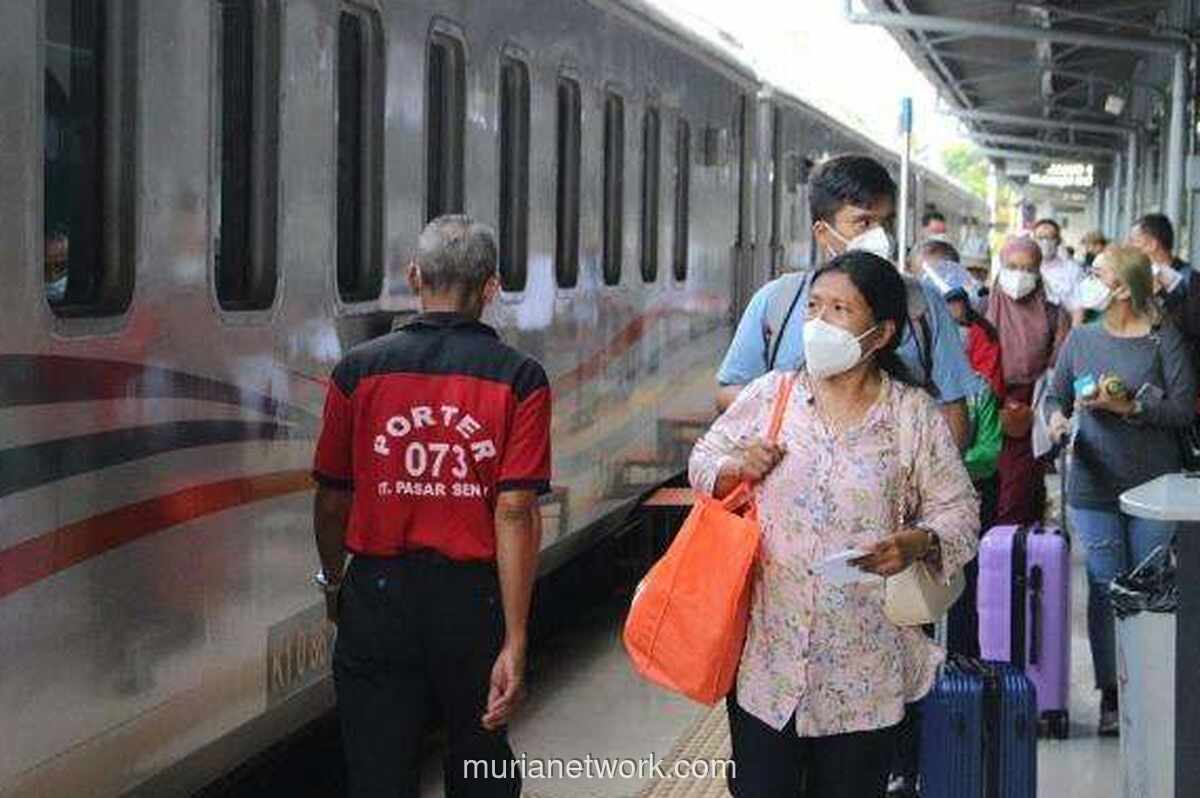 Tiket Kereta Nataru Ludes 132 Persen, KAI Siapkan Kereta Tambahan