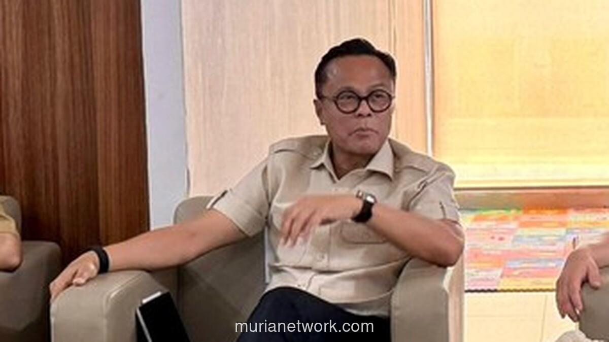 Dony Oskaria Pimpin Rapat Darurat BUMN di Bandara Padang, Fokuskan Bantuan untuk Korban Bencana Sumatra