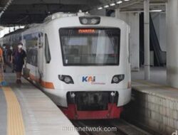 Tabrakan Mobil Lumpuhkan Kereta Bandara, Rute KRL Tangerang Kacau Balau