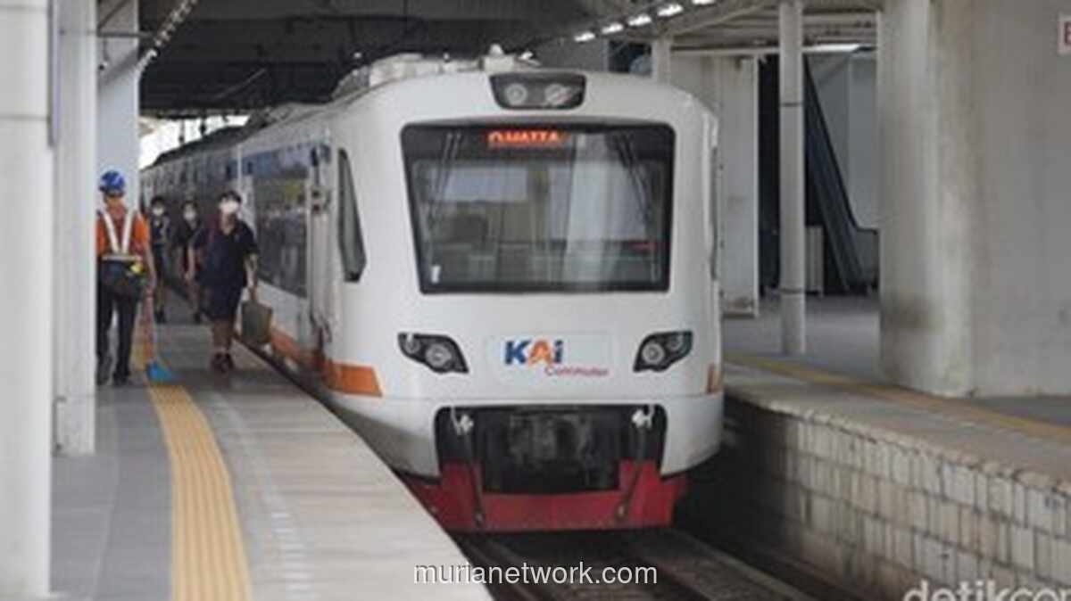 Tabrakan Mobil Lumpuhkan Kereta Bandara, Rute KRL Tangerang Kacau Balau