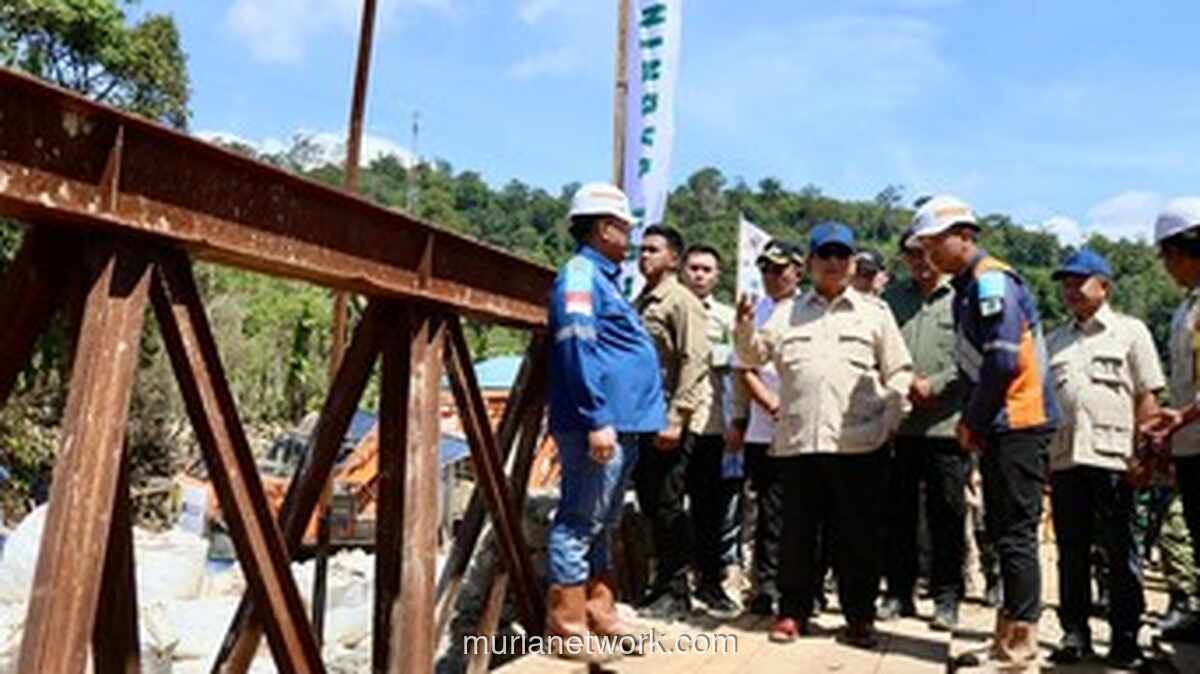 Prabowo Blusukan ke Tapsel, Tinjau Jembatan Darurat dan Posko Korban Bencana
