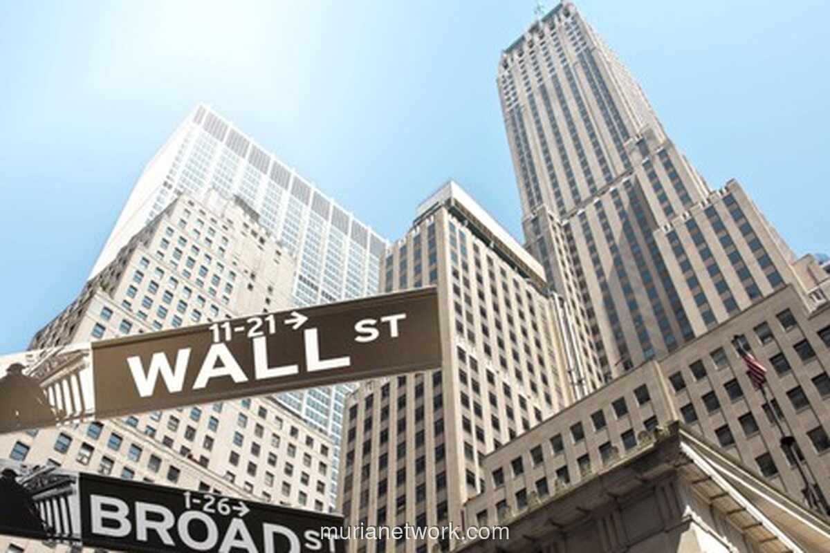 Wall Street Lesu, Investor Tahan Napas Tunggu Data Kunci