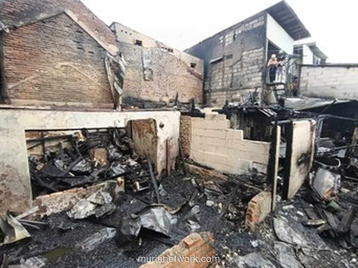 Kebakaran Grogol Hanguskan Tiga Rumah, Layanan KRL Tangerang Sempat Lumpuh