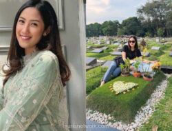 Tamara Tyasmara Rayakan Ulang Tahun Dante di Makam dengan Kue dan Bunga Matahari