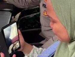 Air Mata Haru Pecah di Tenda Pengungsian Saat Korban Bisa Telepon Keluarga