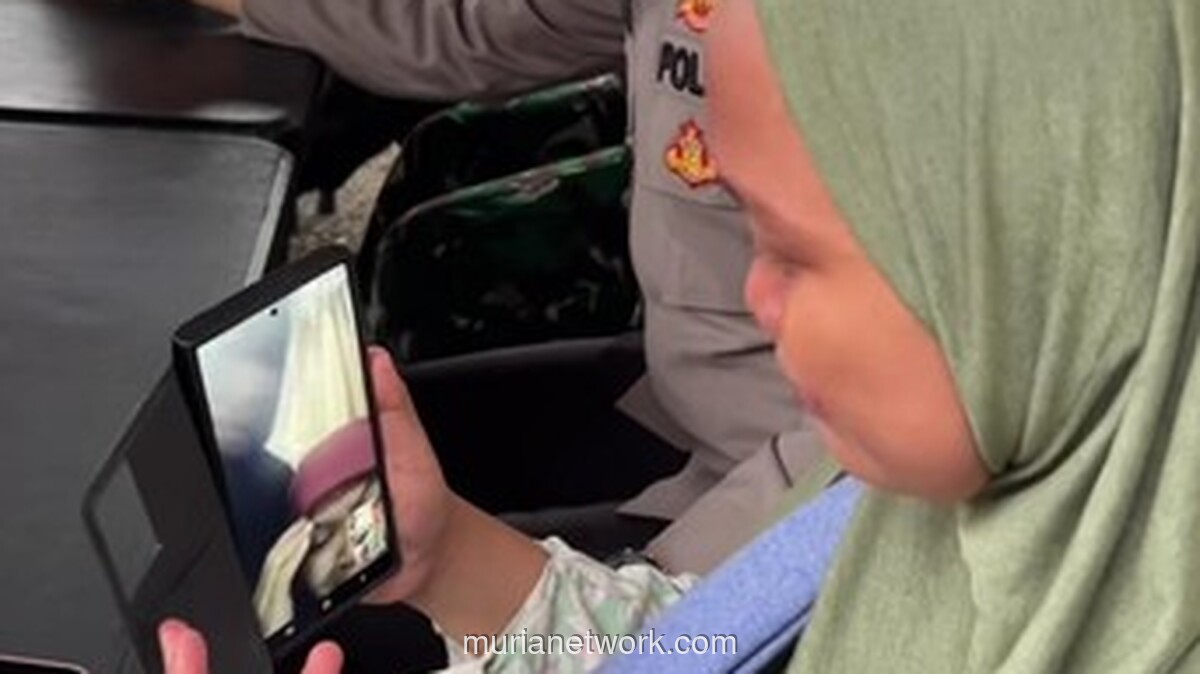 Air Mata Haru Pecah di Tenda Pengungsian Saat Korban Bisa Telepon Keluarga