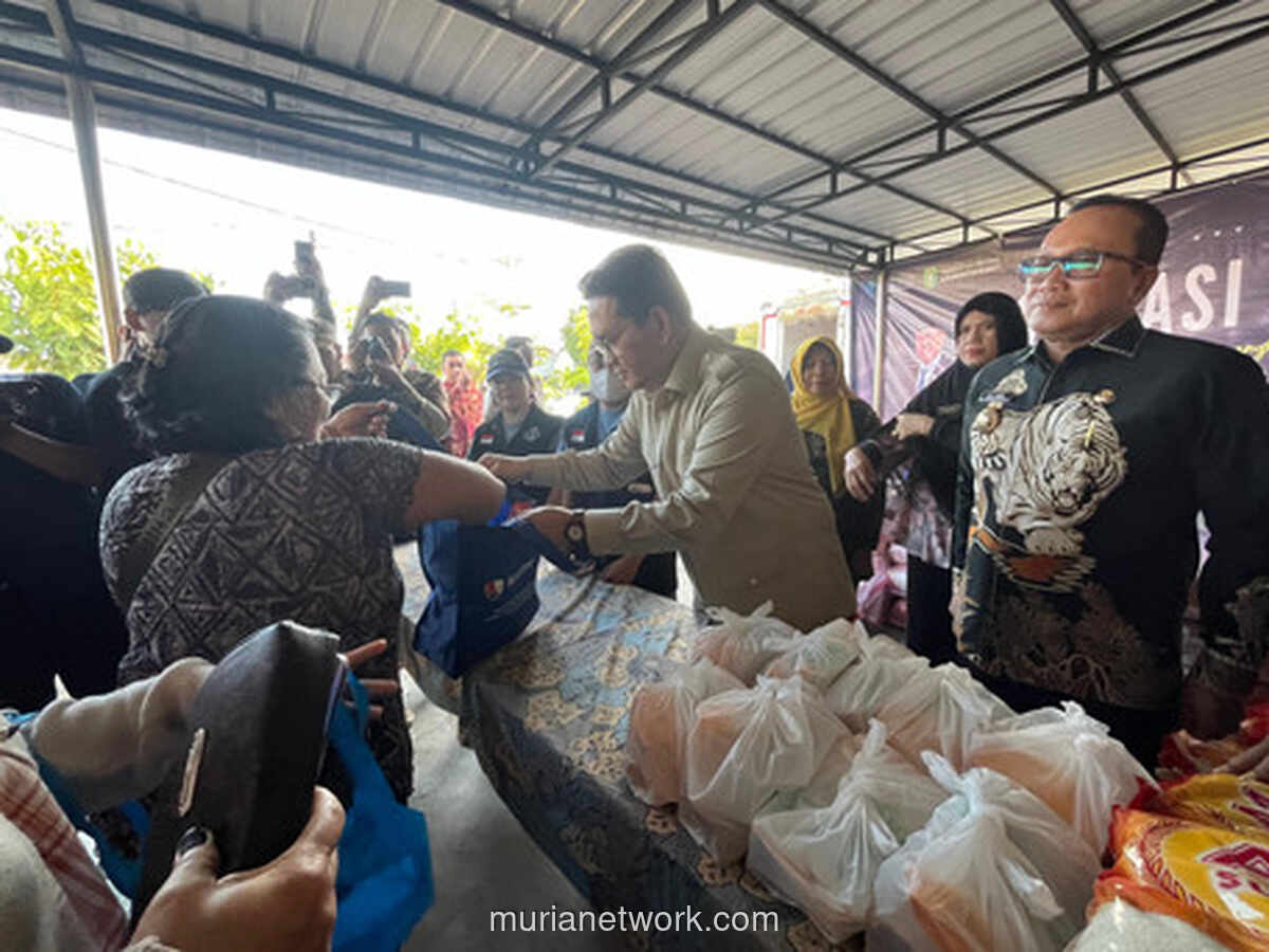 Menteri Perdagangan Pastikan Stok Aman, Bagi-Bagi Sembako Murah di Kubu Raya