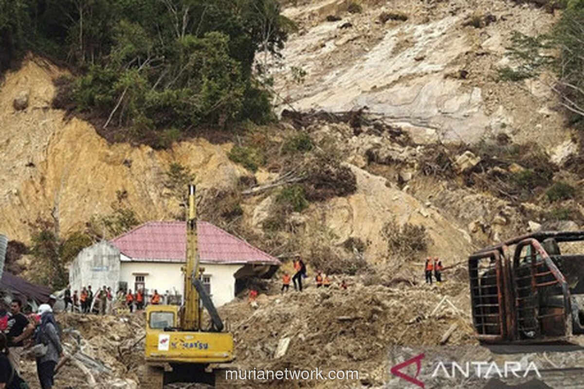 Banjir Tapteng: 19 Desa Terisolasi, Alat Berat Jadi Prioritas Darurat