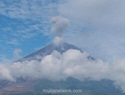 Semeru Muntahkan Abu Setinggi 1.000 Meter, Warga Diimbau Jauhi Lereng