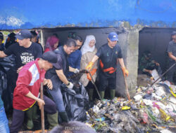 Wali Kota Pekanbaru Turun ke Parit, Pimpin Gotong Royong Cegah Banjir