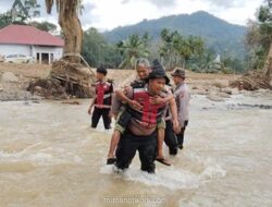 Jembatan Darurat Putus, Warga Agam Dievakuasi Usai Hujan Deras