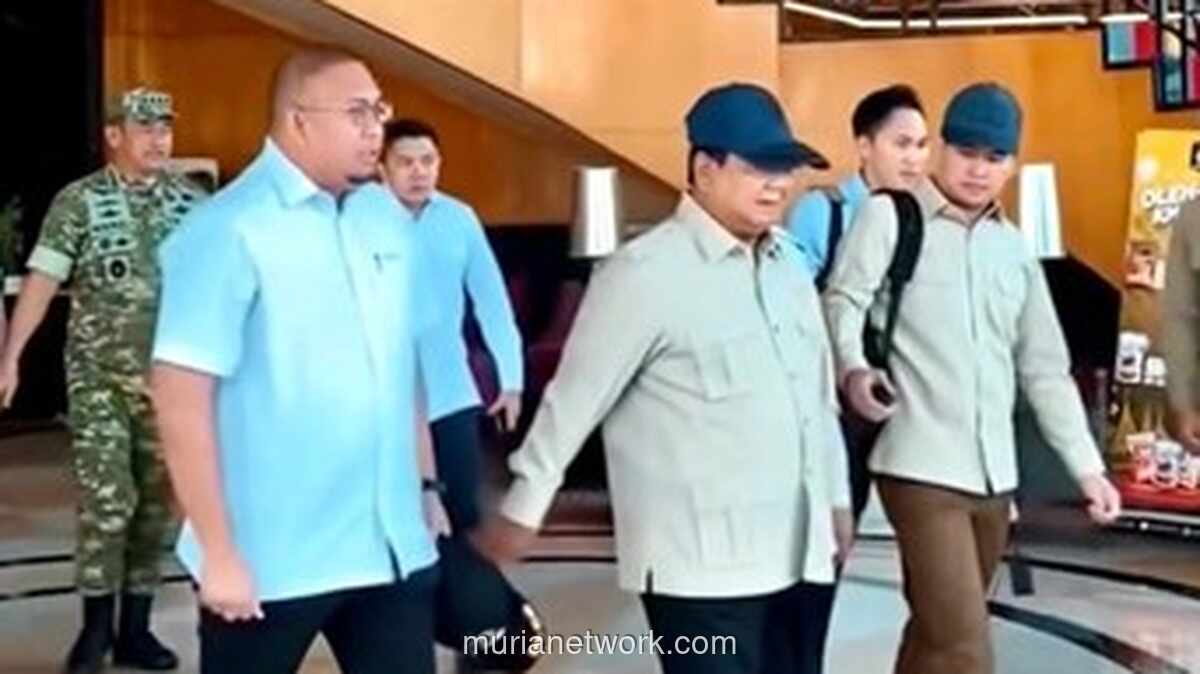 Prabowo Turun Langsung ke Lokasi Banjir Sumbar, Beri Tenggat Satu Bulan untuk Huntara