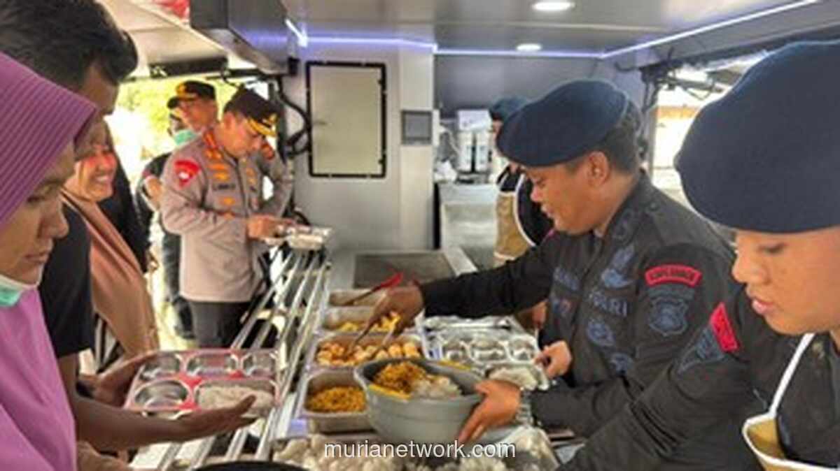 Kapolri Tinjau Langsung Posko Pengungsian Aceh Tamiang, Salurkan Bantuan Enam Truk