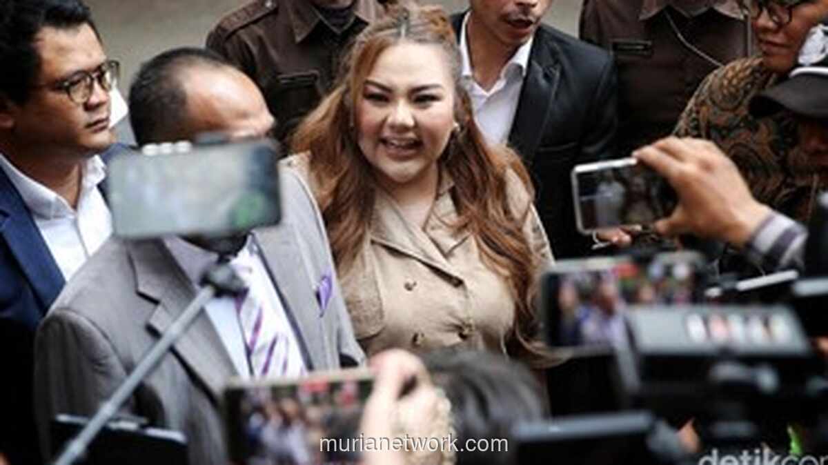 Lisa Mariana Tertawa Lepas Dituding Pemeras oleh Ridwan Kamil