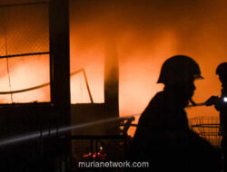 Kebakaran Hanguskan Kios di Pasar Induk Kramat Jati, 19 Unit Damkar Dikerahkan