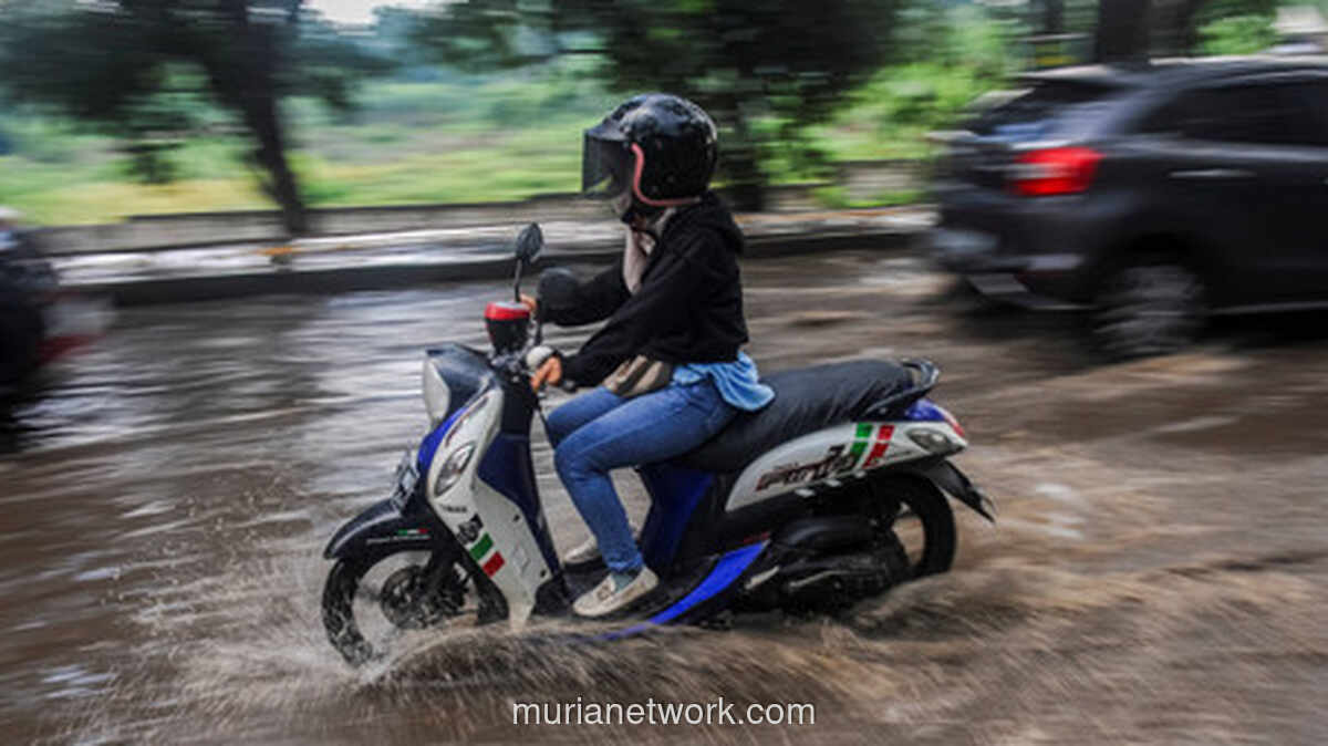 Malang Tergenang, Satu Rumah Tenggelam Hampir Dua Meter