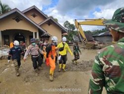 Jasad Bocah Perempuan Ditemukan di Tengah Reruntuhan Banjir Bandang Agam