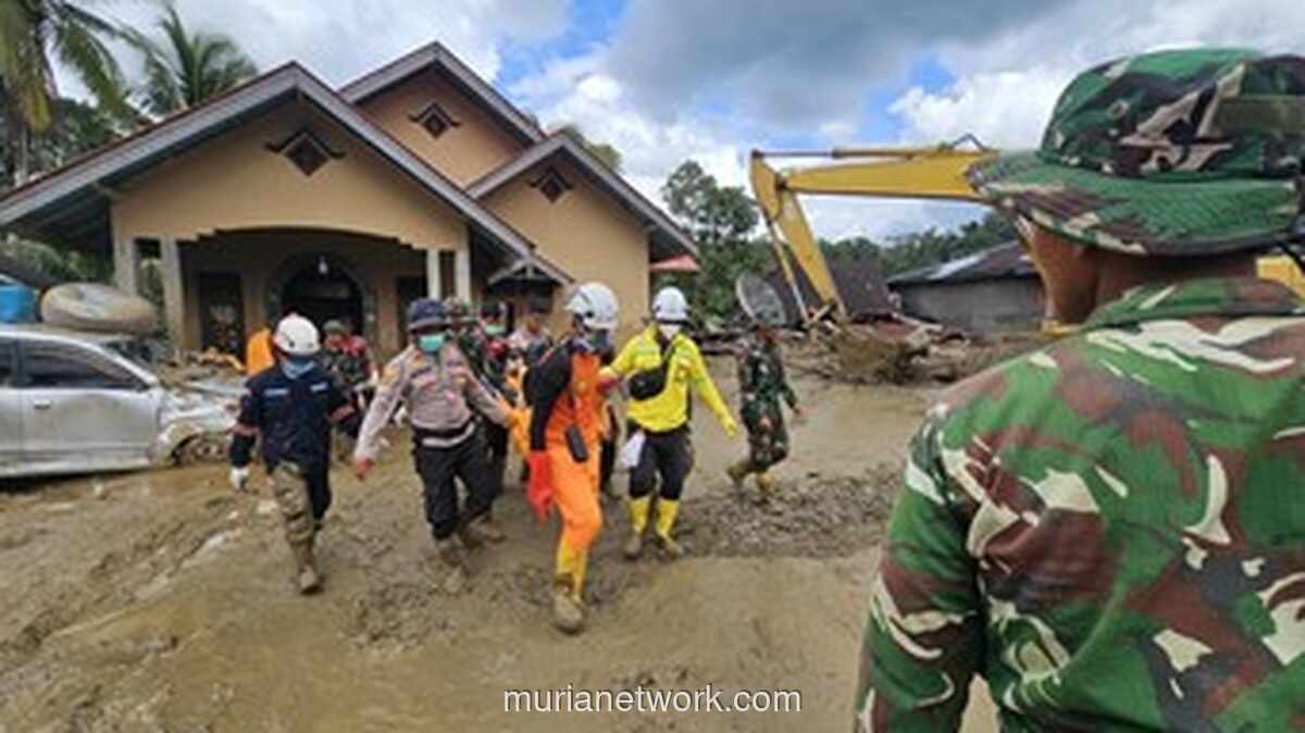 Jasad Bocah Perempuan Ditemukan di Tengah Reruntuhan Banjir Bandang Agam