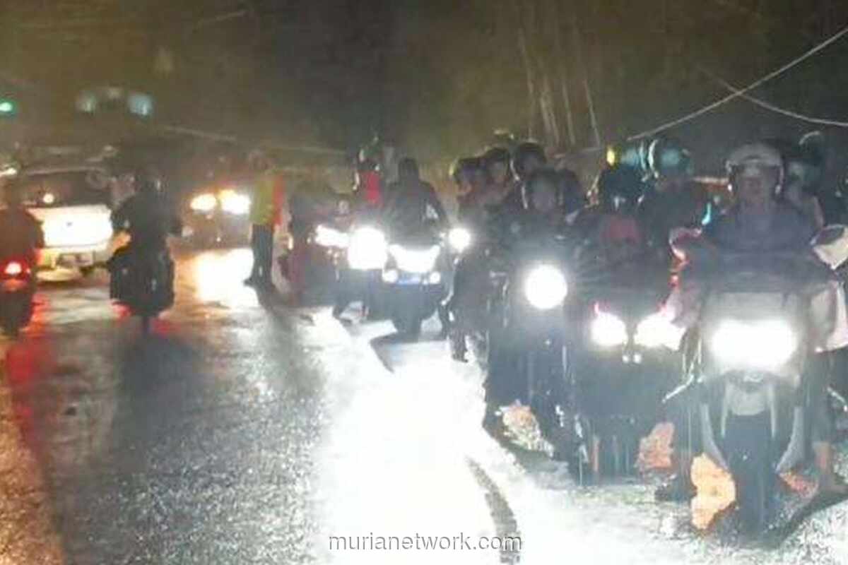 Tebing Cadas Pangeran Ambrol, Jalur Bandung-Cirebon Terputus Total