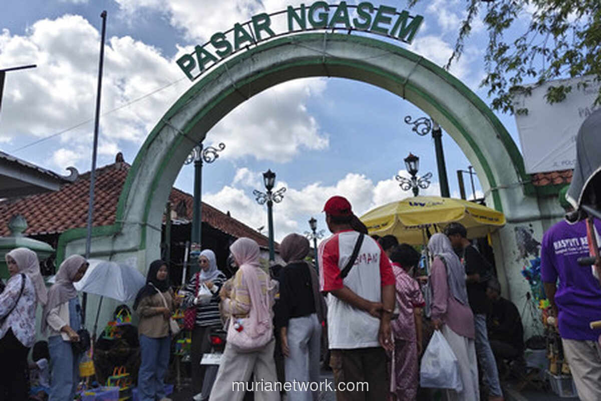 Pasar Ngasem Diserbu Wisatawan, Antrean Kuliner Tradisional Mengular